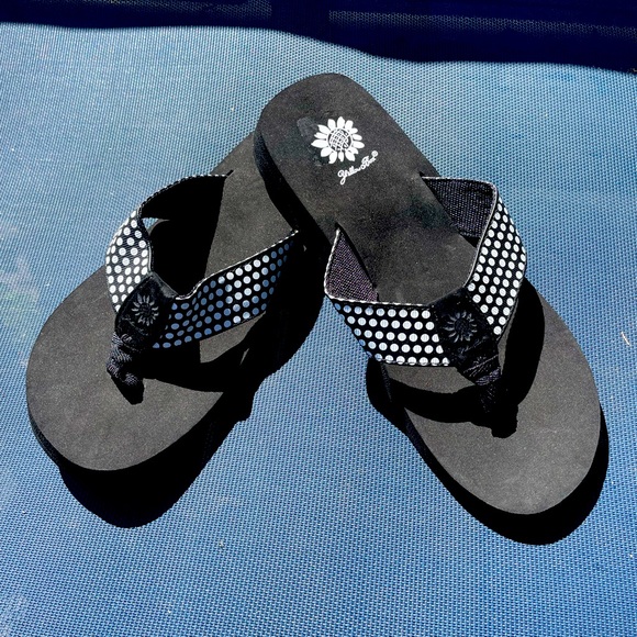 Yellow Box, Fromy, Black with White Dots, Flip Flops, Size 9.5 - Picture 1 of 5